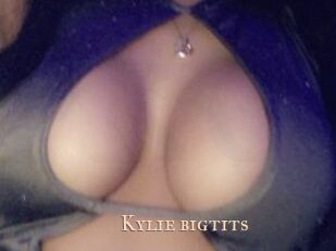 Kylie_bigtits