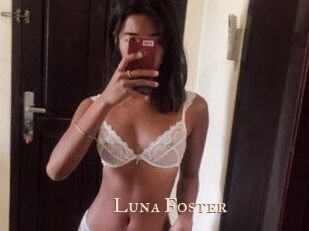 Luna_Foster