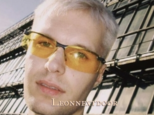 Leonnextdoor