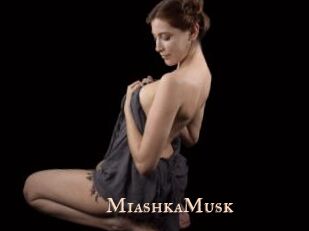 MiashkaMusk Pink Center Fold